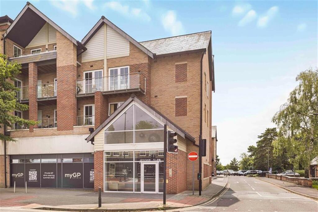 2 bedroom apartment for sale in Hale Road, Hale Barns, Altrincham, WA15